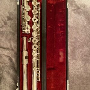 Yamaha 581 silver flute